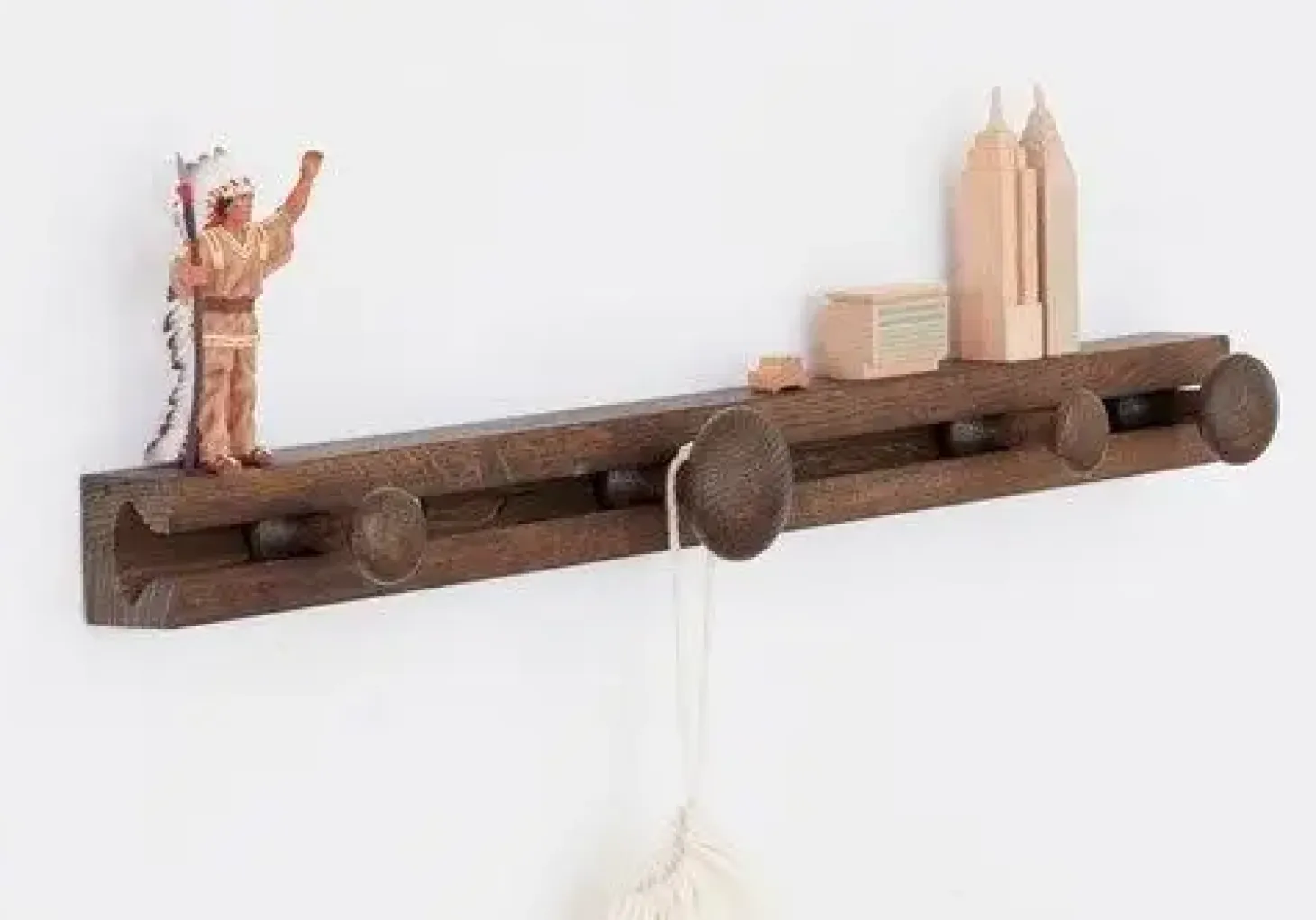 Applicata knagerække - Track 60 cm - Røget eg