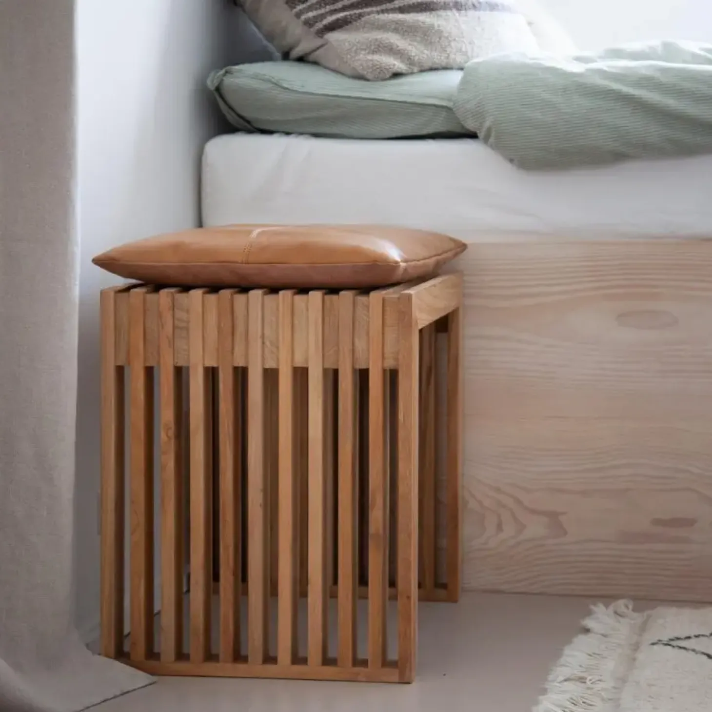 Cinas - Rib skammel 45x35cm teak