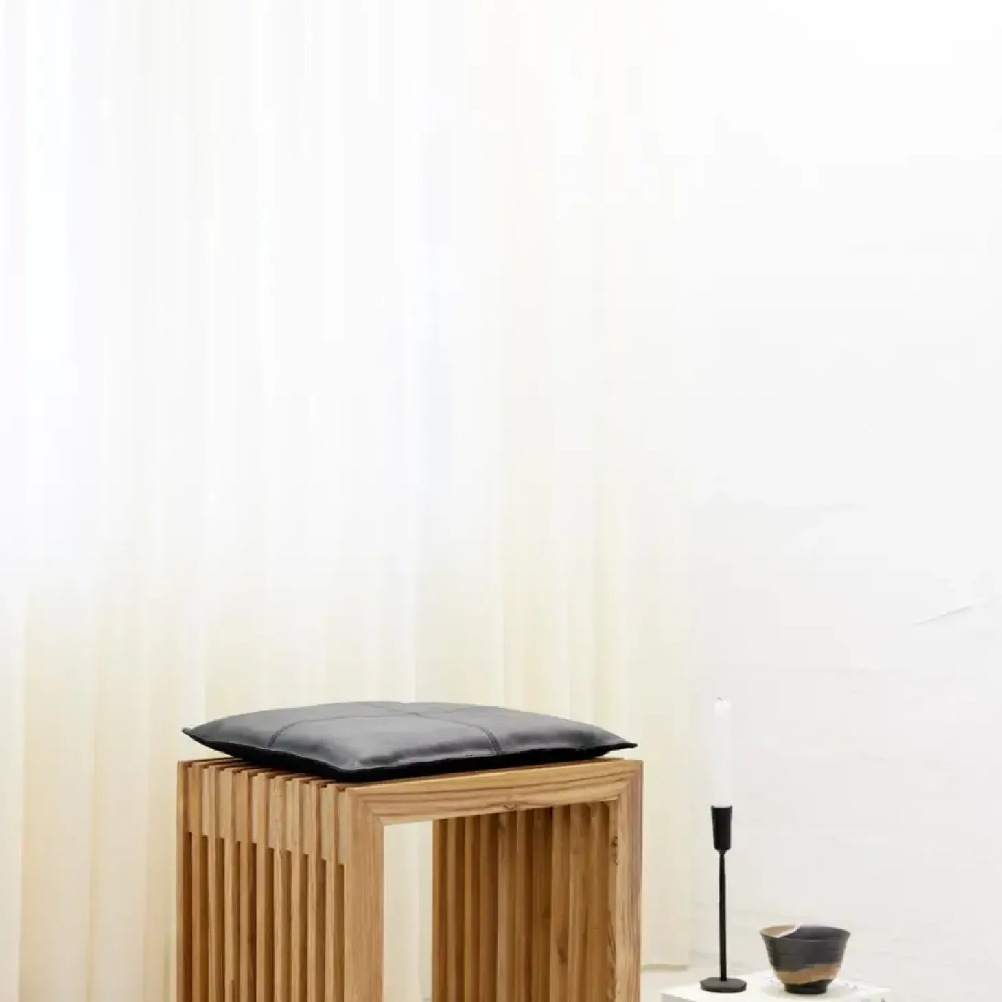 Cinas - Rib skammel 45x35cm teak