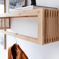 Cinas - Stor garderobehylde i vertikalt karboniseret bambus