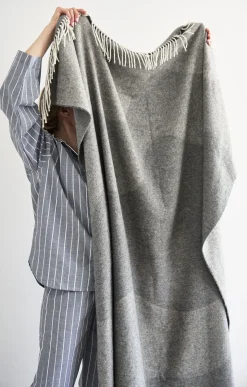 Compliments - Plaid - Waves Throw 140x200 cm - Grå