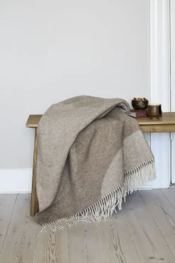 Compliments - Plaid - Waves Throw 140x200 cm - Sand