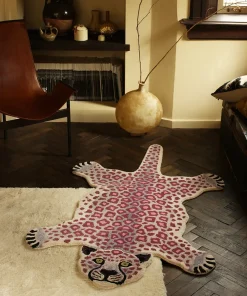 Doing Goods - Lilly Leopard Gulvtæppe - Large - Pink