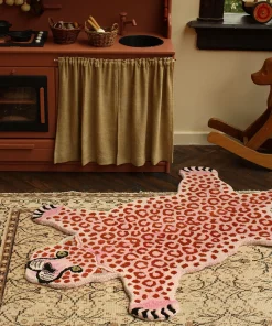 Doing Goods - Pink Leopard Gulvtæppe - Large - 150x88x2 cm