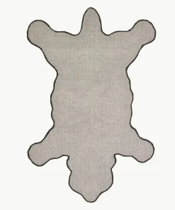 Doing Goods - Sort bjørne tæppe - Blooming Black Bear - Large - 143x97 cm