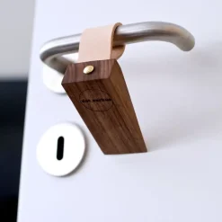 Dot Aarhus - Kiel - Dørkile/Dørstopper - Valnød, 2 cm høj