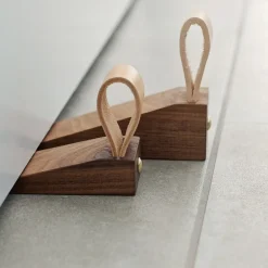 Dot Aarhus - Kiel - Dørkile/Dørstopper - Valnød, 2 cm høj