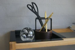 Dot Aarhus - Pen-Up - Holder til blyanter & kuglepenne - Valnød/Sort