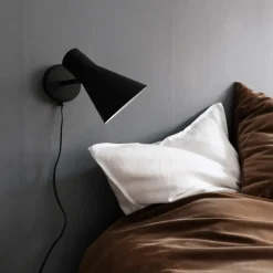 Dyberg Larsen - Denver væglampe - Mat sort