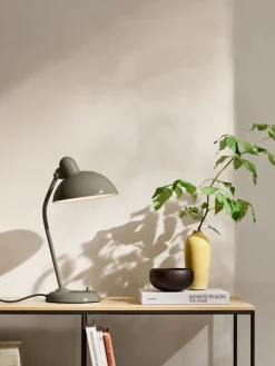 Fritz Hansen - Kaiser Idell 6556-T - Bordlampe - Oliven grøn