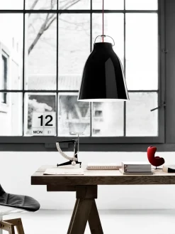 Fritz Hansen - Loftlampe - Caravaggio - Sort - P3 Large - Rød ledning 6m