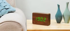 Gingko - Brick Click Clock Walnut / Green LED