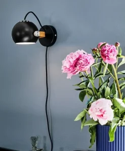 Halo Design - D.C Væglampe Ø12 - Sort/Eg