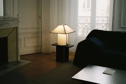 Hay - Bordlampe - Ava Pyramid - Sort/Hvid - H50 cm