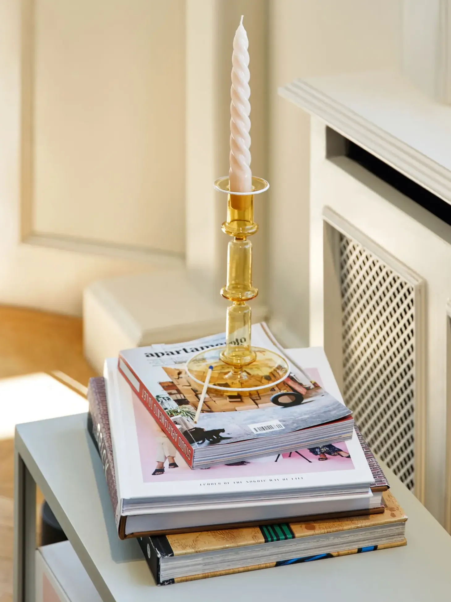 Hay - Flare tall lysestage - gul