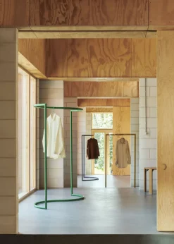 Hay - garderobestativ - Colour Rack - S-Shape - Eggshell / creme hvid