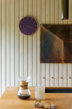 Hemverk - Vægur - Lys Eg/Burgundy - Kobber visere - Ø38 cm