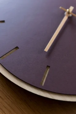 Hemverk - Vægur - Lys Eg/Burgundy- Kobber visere - Ø28 cm