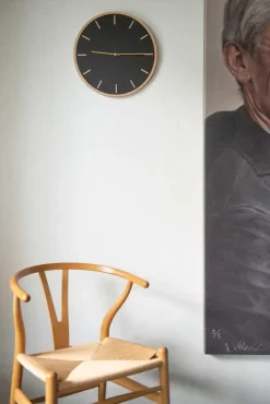 Hemverk - Vægur - Lys Eg/Sort - Guld visere - Ø28 cm