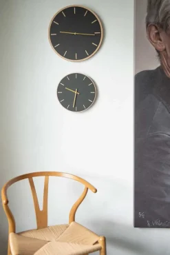 Hemverk - Vægur - Lys Eg/Sort - Guld visere - Ø28 cm