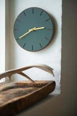 Hemverk - Vægur - Mørk Eg/Conifer Grøn - Kobber visere - Ø28 cm