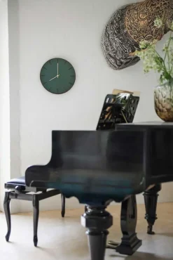 Hemverk - Vægur - Mørk Eg/Conifer Grøn - Sorte visere - Ø28 cm