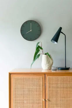 Hemverk - Vægur - Mørk Eg/Conifer Grøn - Guld visere - Ø38 cm