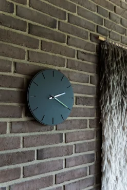 Hemverk - Vægur - Mørk Eg/Sort - Sølv visere - Ø38 cm