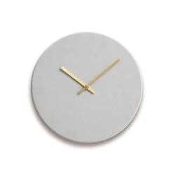 Hemverk - Vægur - Shape - Lys grå - Guld visere - Ø38 cm