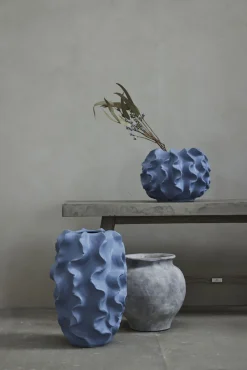 Lene Bjerre - Anna skjuler H26,5 cm. antik grå