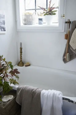 Lene Bjerre - Rosalie skjuler 19 cm.