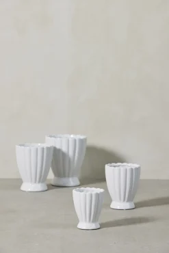 Lene Bjerre - Shenella urtepotteskjuler H12 cm. hvid