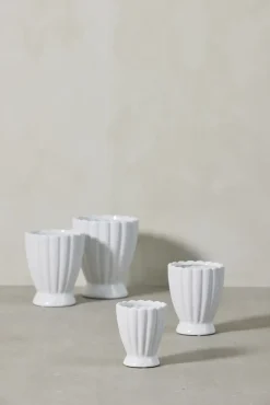 Lene Bjerre - Shenella urtepotteskjuler H20 cm. hvid