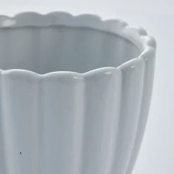 Lene Bjerre - Shenella urtepotteskjuler H20 cm. hvid