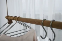 LindDNA bøjlestang - Swing 80 cm (nature oak/nature lether cord)