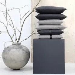 Louise Smærup - Pude Boule - Black (40x60 cm)