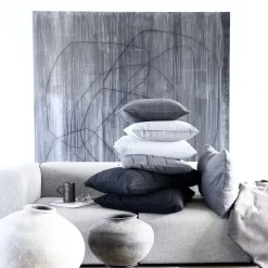 Louise Smærup - Pude i fløjl m. strop - Taupe - 50x80 cm