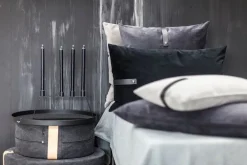 Louise Smærup pude - Mørkegrå pude i velour 60 x 40