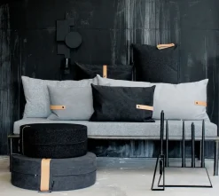 Louise Smærup pude - Pude i sort canvas 60 x 40 cm