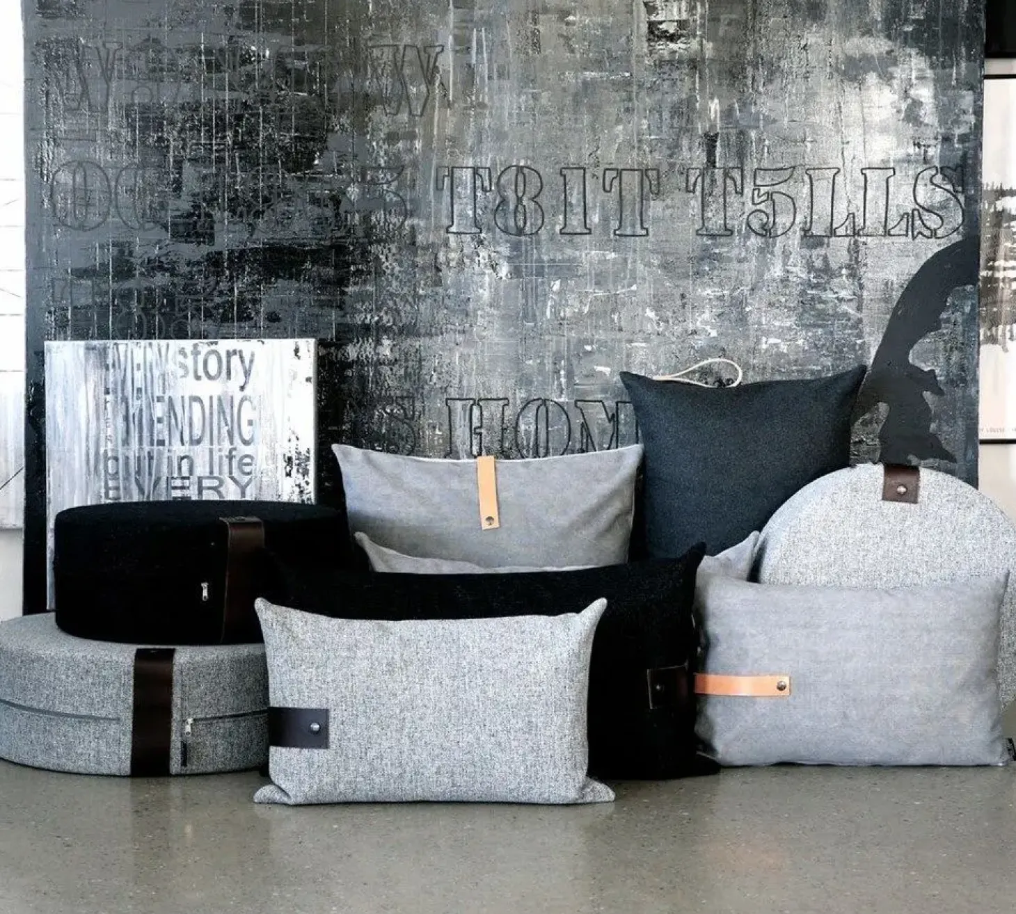 Louise Smærup pude - Sort pude i velour 60 x 40 cm