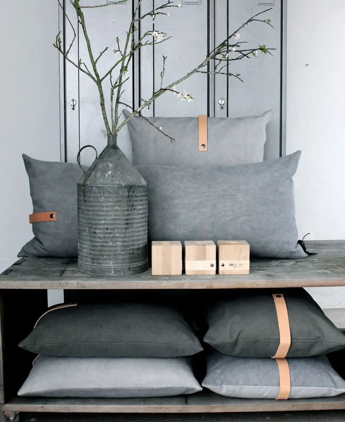 Louise Smærup pude - Vendbar pude i grå Canvas 65 x 65 cm