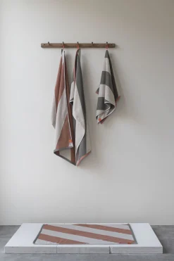 Mette Ditmer - DIAGONAL bath towel - Brick