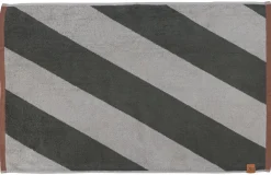 Mette Ditmer - DIAGONAL bath mat - Dark olive