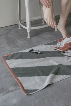 Mette Ditmer - DIAGONAL bath mat - Dark olive