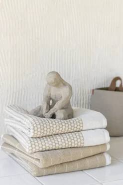 Mette Ditmer - FLINESTEN badehåndklæde, Sand / Off-white