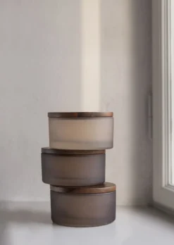 Mette Ditmer - MODEST-lågkrukke - Walnut