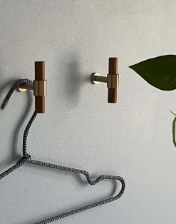 Moudhome - OAK Knage - børstet messing og egetræ