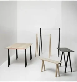 Nomess - 2-DOTS Konsol Bord - Natur/Sorte ben/Sorte prikker