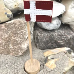 Nordic By Hand - Snoren - Bordflag mini i lys eg - H20