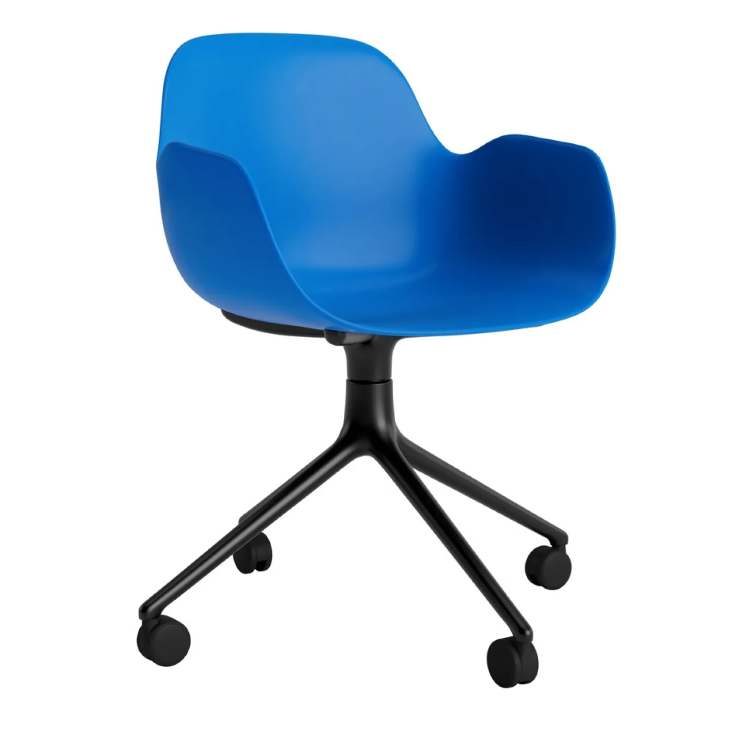 Normann Copenhagen - Form Armstol Swivel 5W med hjul - Sort/Blå